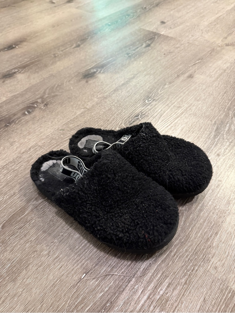 UGG Fluff Yeah Cozy Black Sherpa